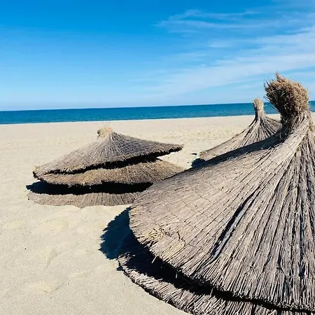 Pour 4 Vue Sur La Marina De *