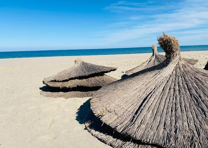 Pour 4 Vue Sur La Marina De *